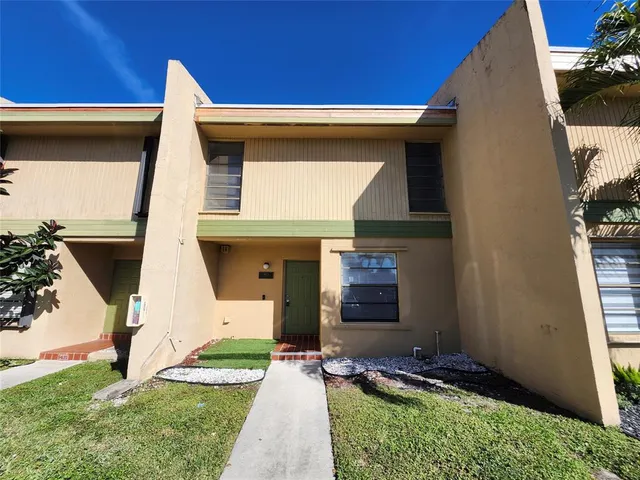 $2,950 | 9421 Northwest 15th Street, Pembroke Pines, FL 33024