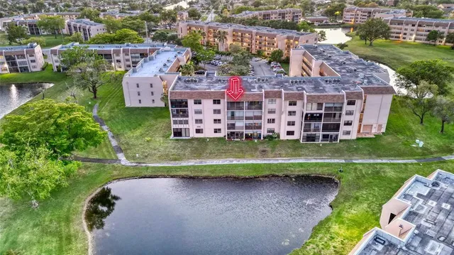 $189,900 | 10433 Sunrise Lakes Boulevard, Unit 409, Sunrise, FL 33322