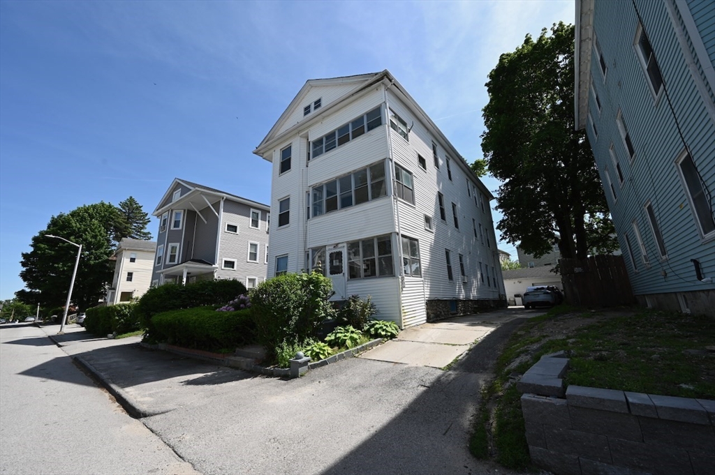 14 Derby Street Worcester, MA 01604 - Photo 2 of 23