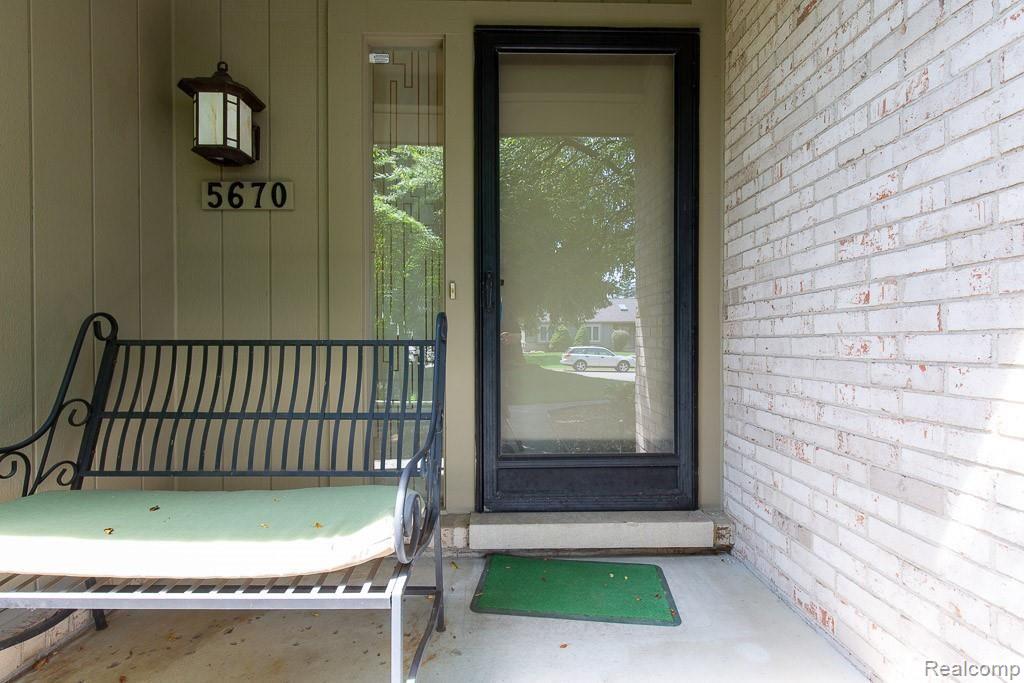 5670 Ridgewood Road West Bloomfield, MI 48322 - Photo 3 of 62