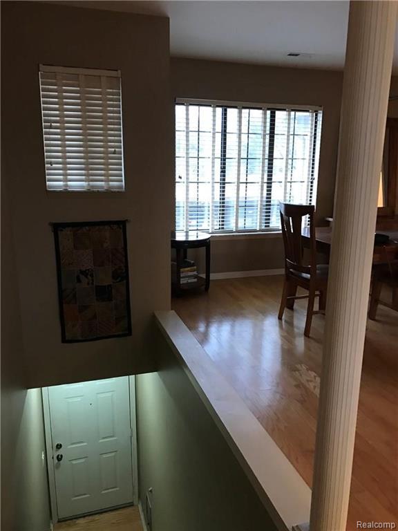 1556 Meadowside Drive Rochester Hills, MI 48307 - Photo 4 of 19