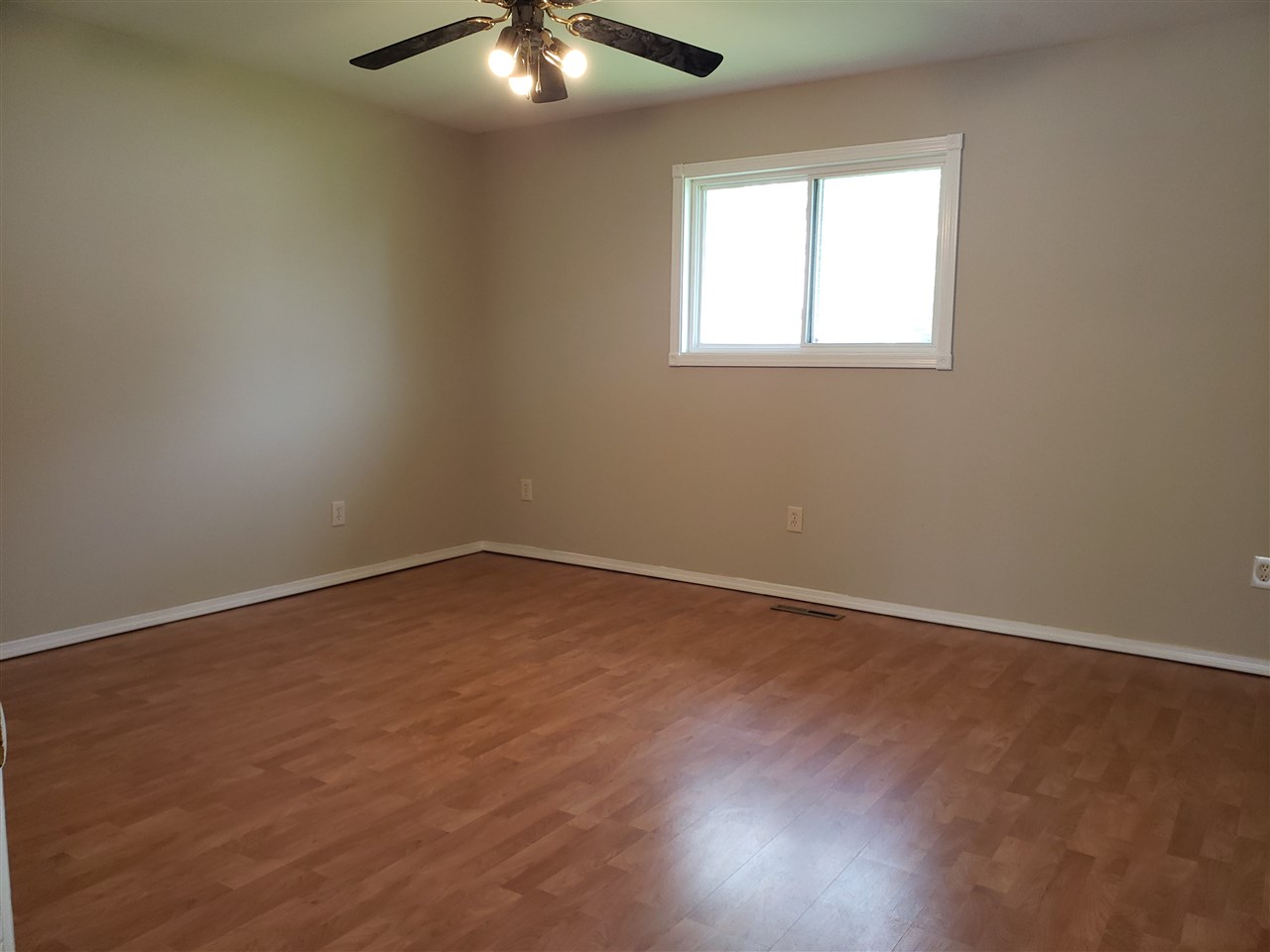 2539 Midland Road Bay City, MI 48706 - Photo 9 of 29 Gallery Image 9