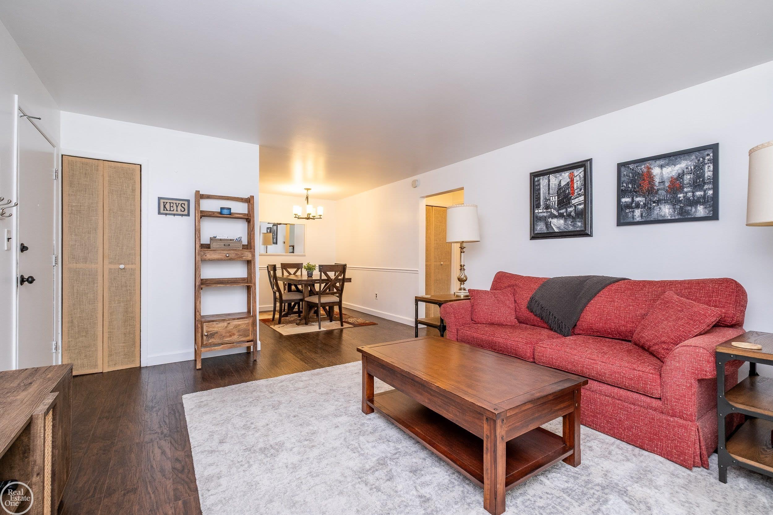 4909 Crooks Road, Unit E 5 Royal Oak, MI 48073 - Photo 5 of 35