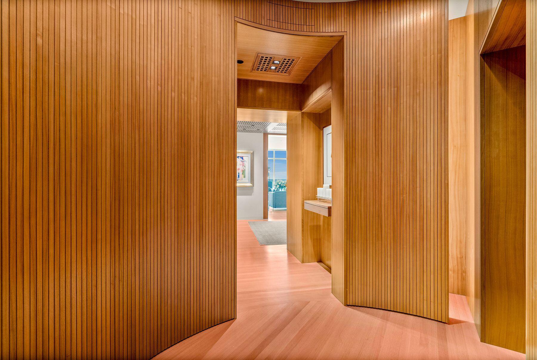 825 North Prospect Avenue, Unit 1801 Milwaukee, WI 53202 - Photo 23 of 31 Entry From Elevator