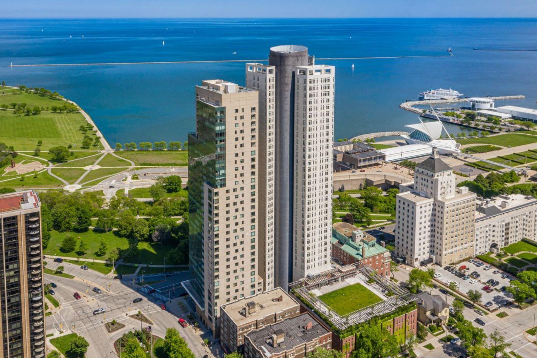825 North Prospect Avenue, Unit 1801 Milwaukee, WI 53202 - Photo 25 of 31 View of Building Facing East