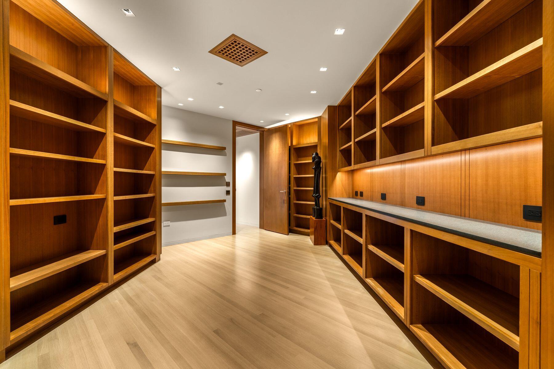 825 North Prospect Avenue, Unit 1801 Milwaukee, WI 53202 - Photo 10 of 31 Library