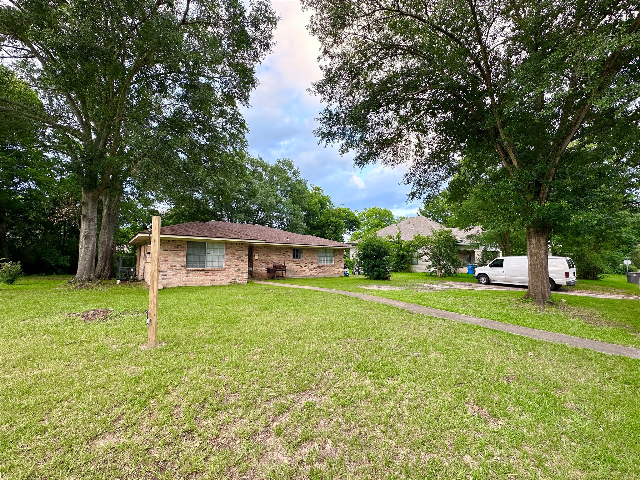 213 East Rhodes Avenue Lufkin, TX 75901 - Photo 3 of 19