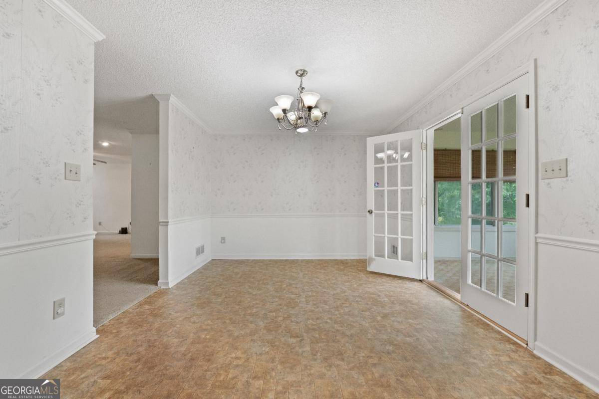 394 Hunter Road Griffin, GA 30224 - Photo 15 of 38 wooden floor in an empty room