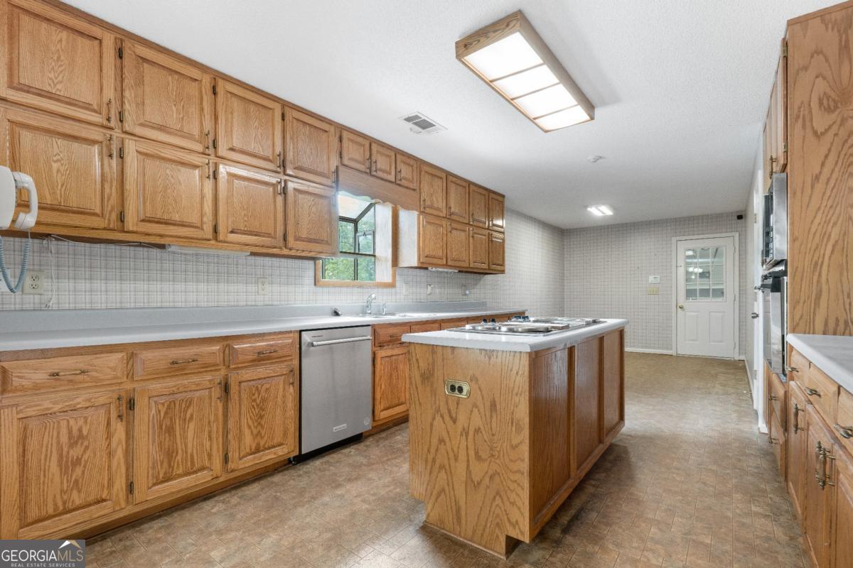 394 Hunter Road Griffin, GA 30224 - Photo 19 of 38 a kitchen with stainless steel appliances granite countertop a stove and a sink