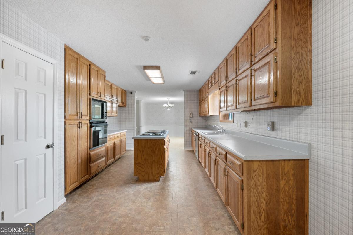 394 Hunter Road Griffin, GA 30224 - Photo 22 of 38 a kitchen with stainless steel appliances granite countertop a sink and dishwasher a oven with white cabinets