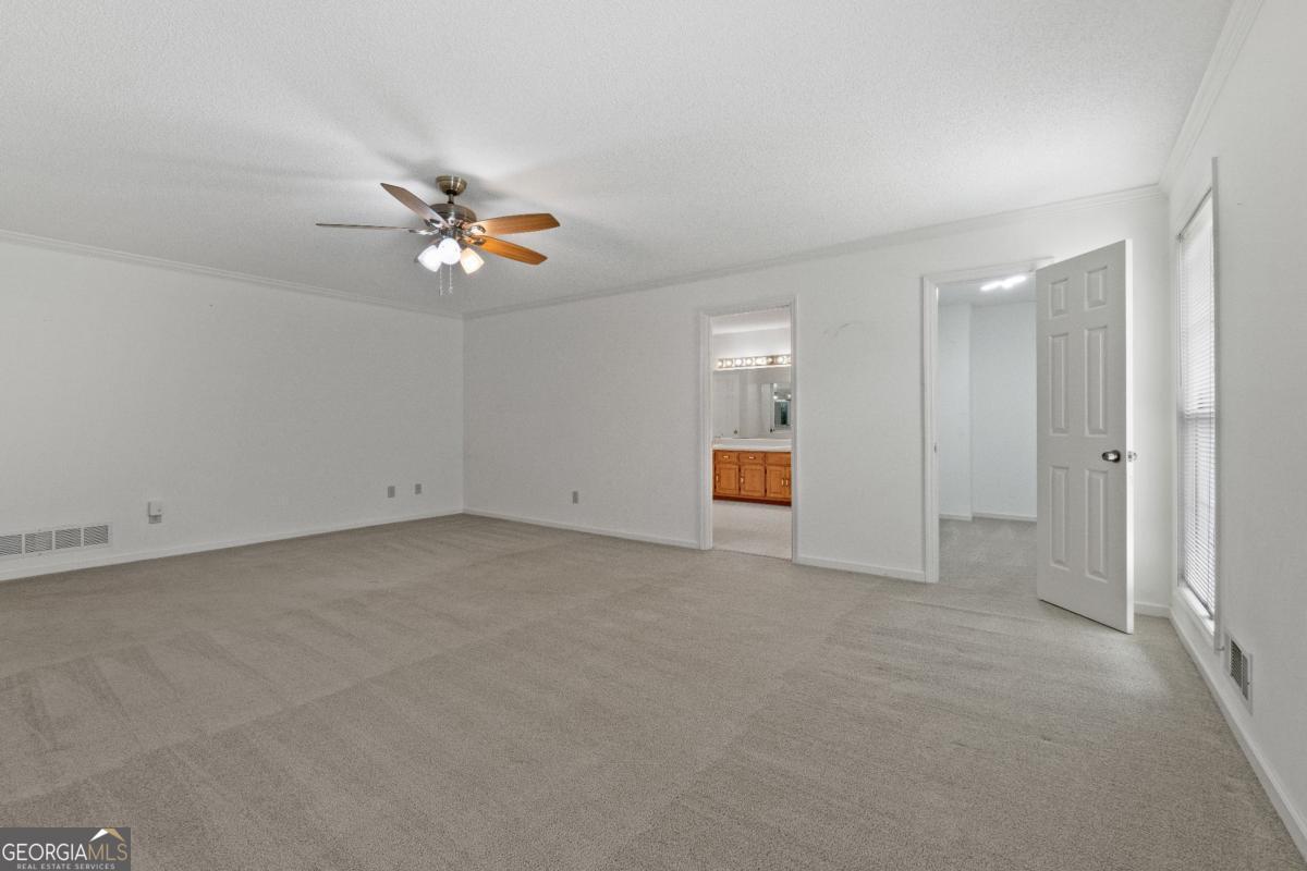 394 Hunter Road Griffin, GA 30224 - Photo 26 of 38 an empty room with closet and a ceiling fan