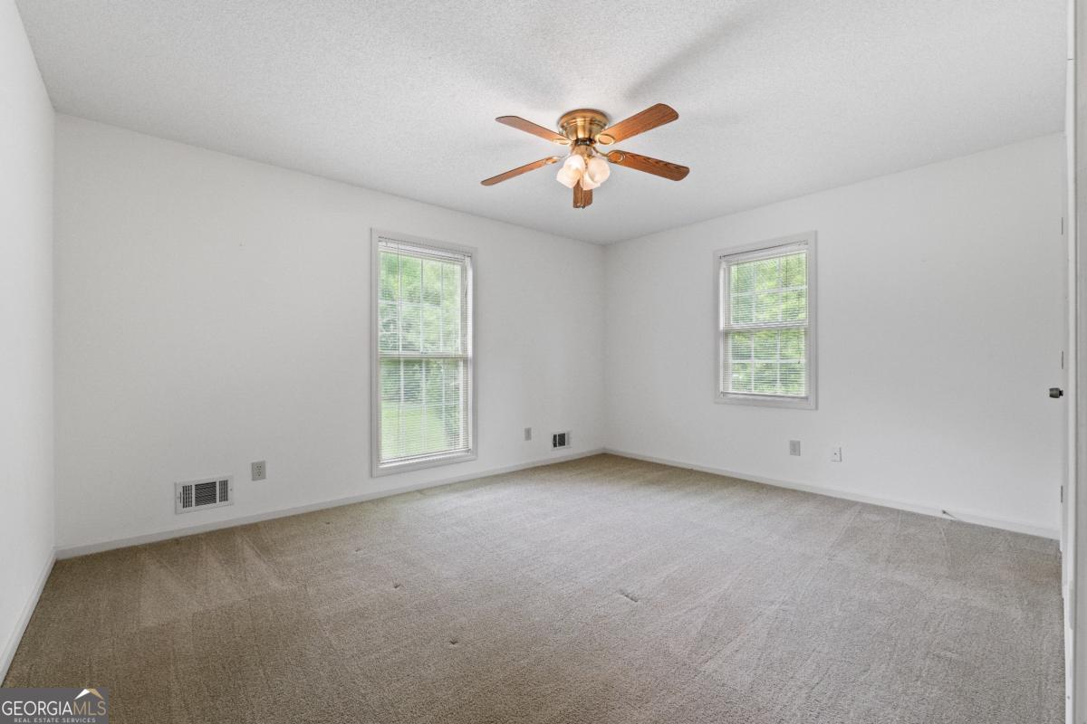 394 Hunter Road Griffin, GA 30224 - Photo 31 of 38 an empty room with windows and fan
