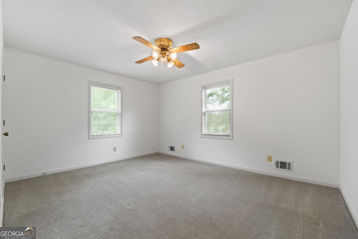 394 Hunter Road Griffin, GA 30224 - Photo 34 of 38 an empty room with windows and fan