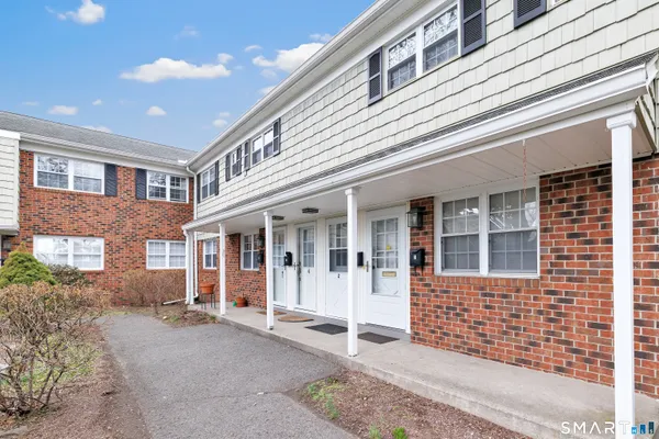 $4,200 | 245 Unquowa Road, Unit 2, Fairfield, CT 06824