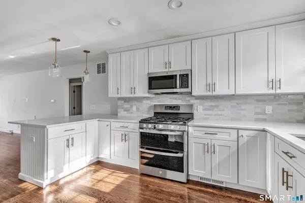 $4,200 | 245 Unquowa Road, Unit 2, Fairfield, CT 06824