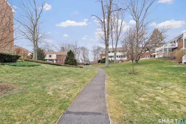 $4,200 | 245 Unquowa Road, Unit 2, Fairfield, CT 06824