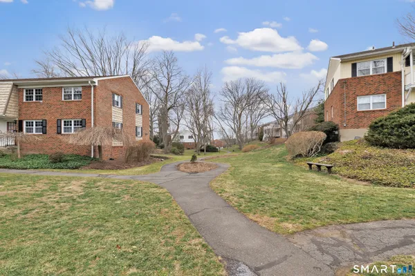 $4,200 | 245 Unquowa Road, Unit 2, Fairfield, CT 06824