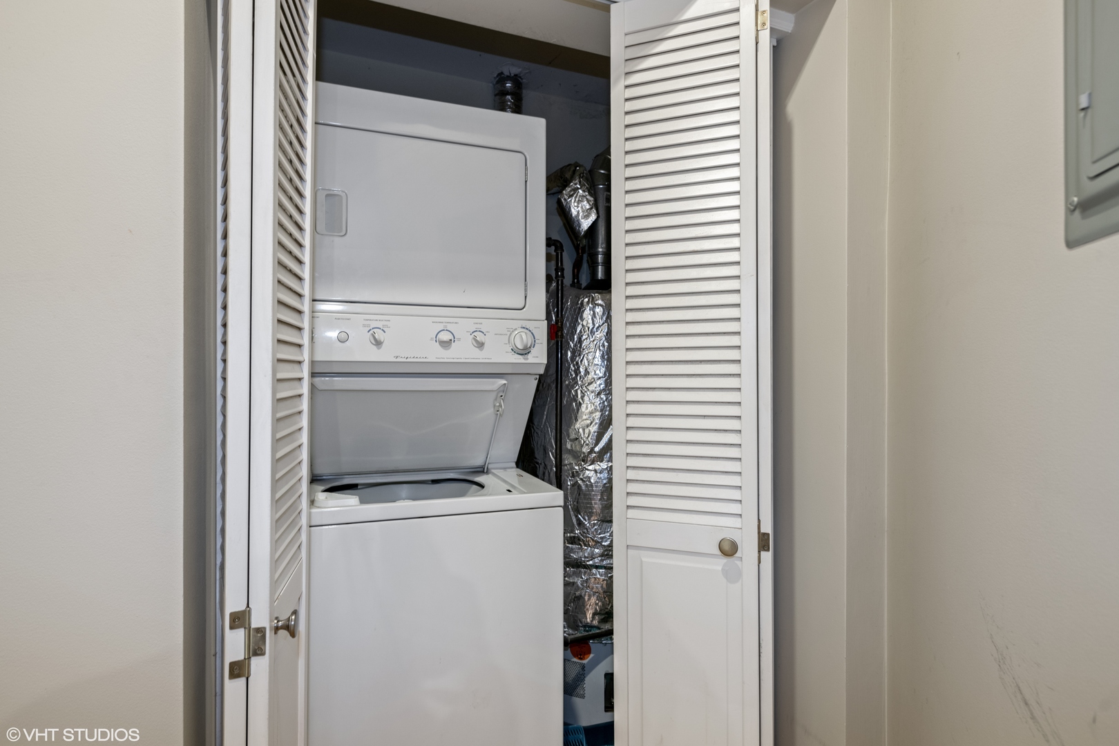 2108 North Spaulding Avenue, Unit 4 Chicago, IL 60647 - Photo 9 of 10 a utility room with dryer and washer