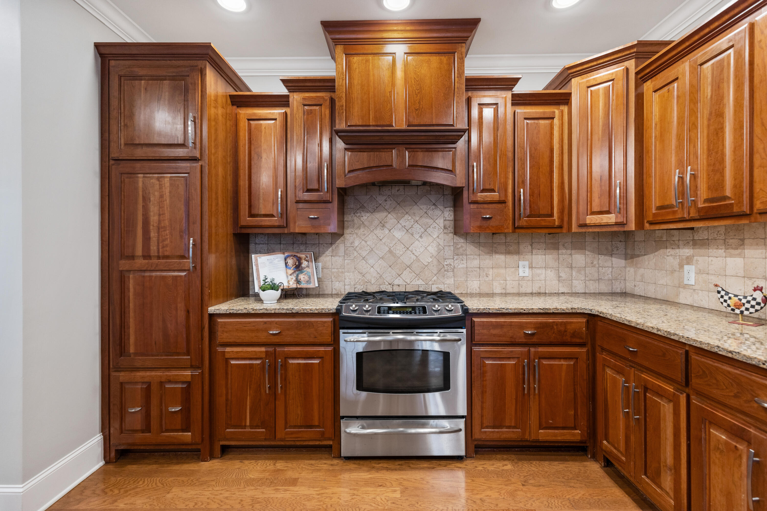 2312 Rivendell Lane Chattanooga, TN 37421 - Photo 13 of 44 HIGH QUALITY CABINETRY