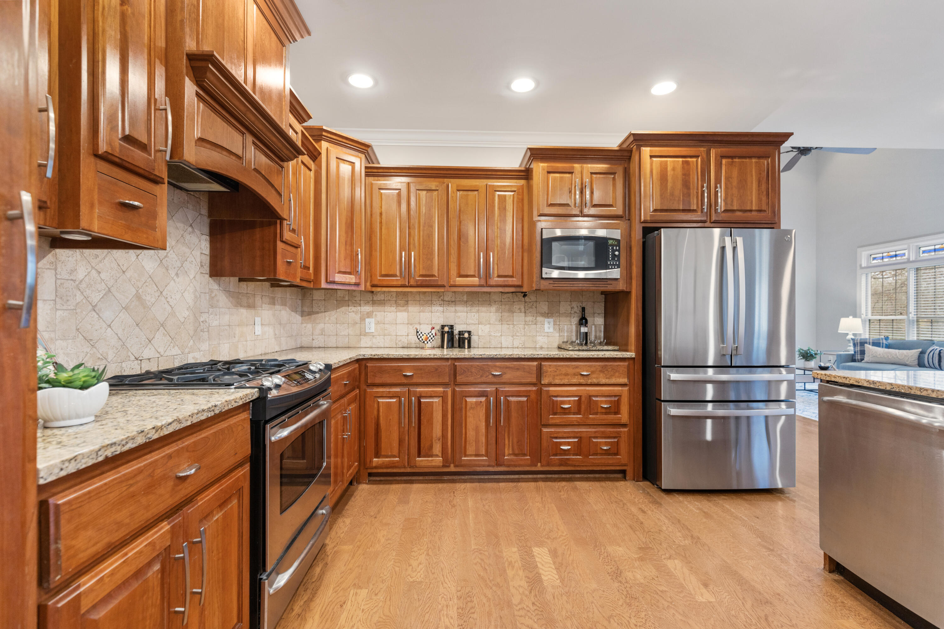 2312 Rivendell Lane Chattanooga, TN 37421 - Photo 14 of 44 STAINLESS STEEL APPLIANCES