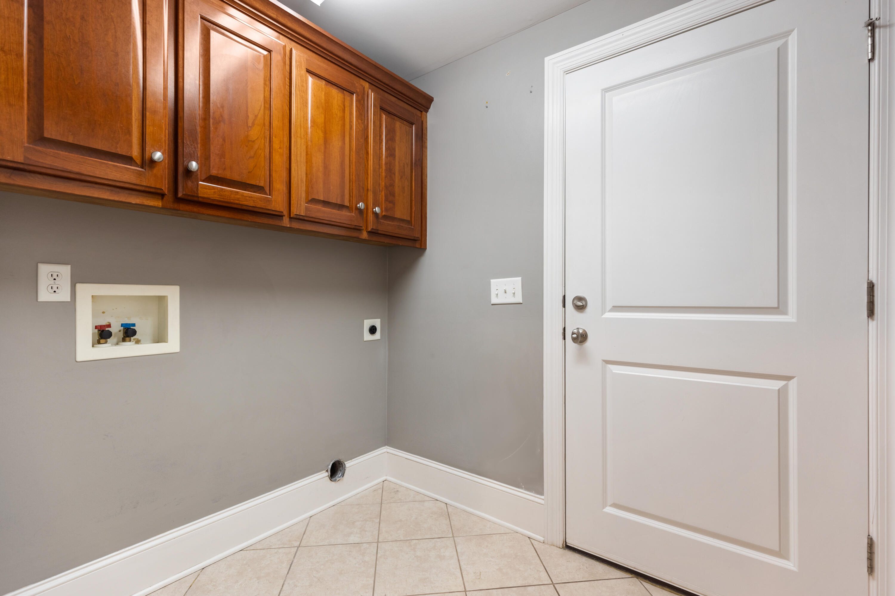 2312 Rivendell Lane Chattanooga, TN 37421 - Photo 18 of 44 LAUNDRY/MUD ROOM