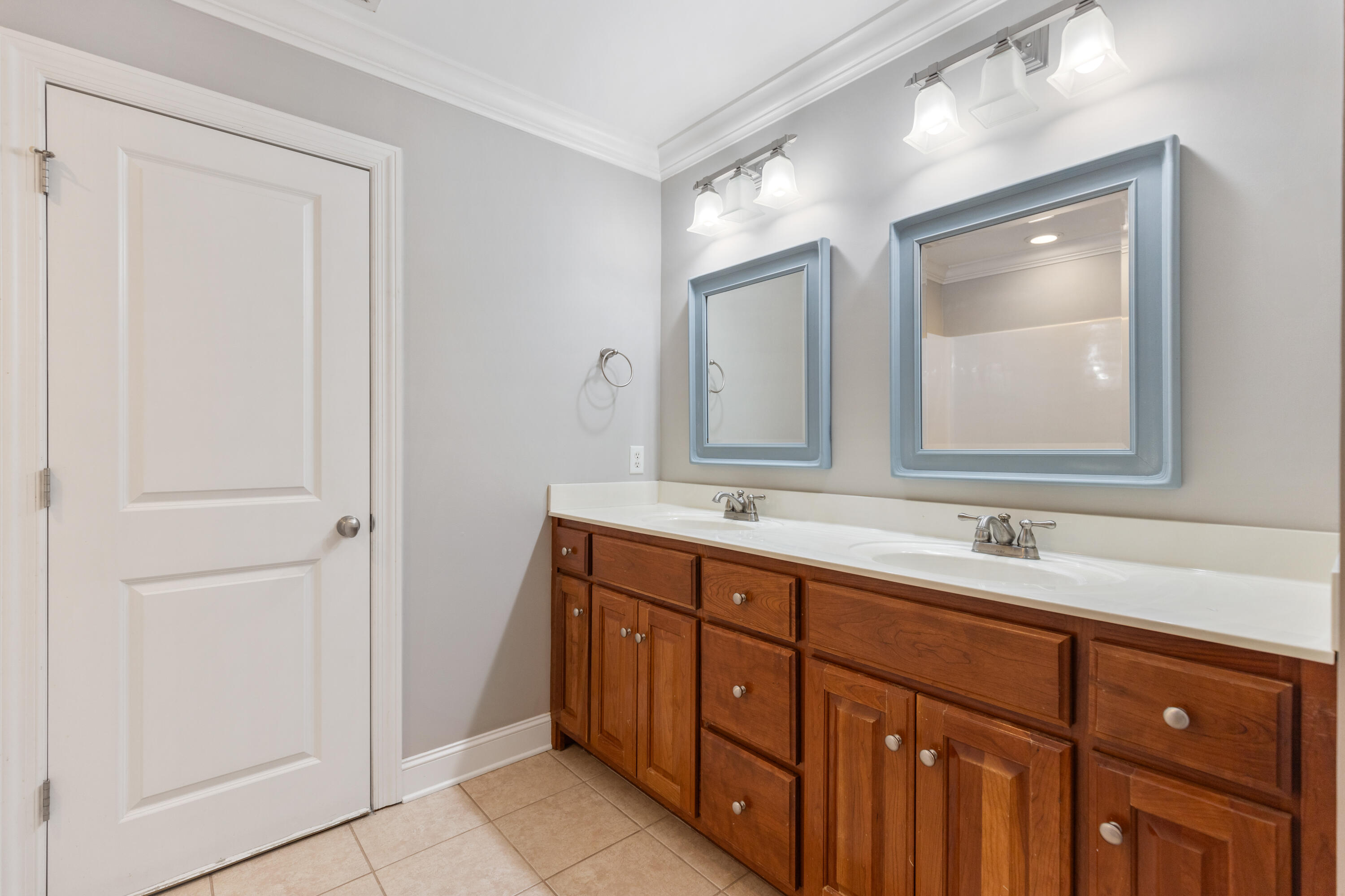 2312 Rivendell Lane Chattanooga, TN 37421 - Photo 34 of 44 UPSTAIRS BATHROOM W/ 2 SIBKS