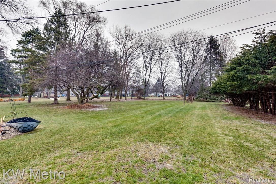 145 Wimpole Drive Rochester, MI 48309 - Photo 18 of 21 145 Wimpole Dr Rochester MI-large-024-16-Backyard-1500x1000-72dpi.jpg