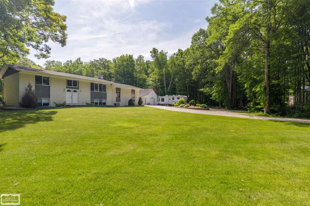 2320 Birch Road St. Clair, MI 48079 - Photo 4 of 41 50015563-3.JPG