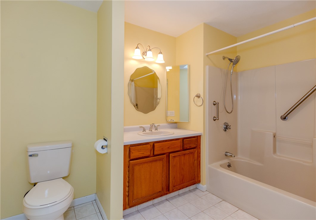 5 Wake Robin Road, Unit 3103 Lincoln, RI 02865 - Photo 11 of 15 Main Bathroom