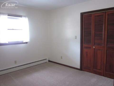2434 North Belsay Road Burton, MI 48509 - Photo 12 of 17 20388256-11.JPG