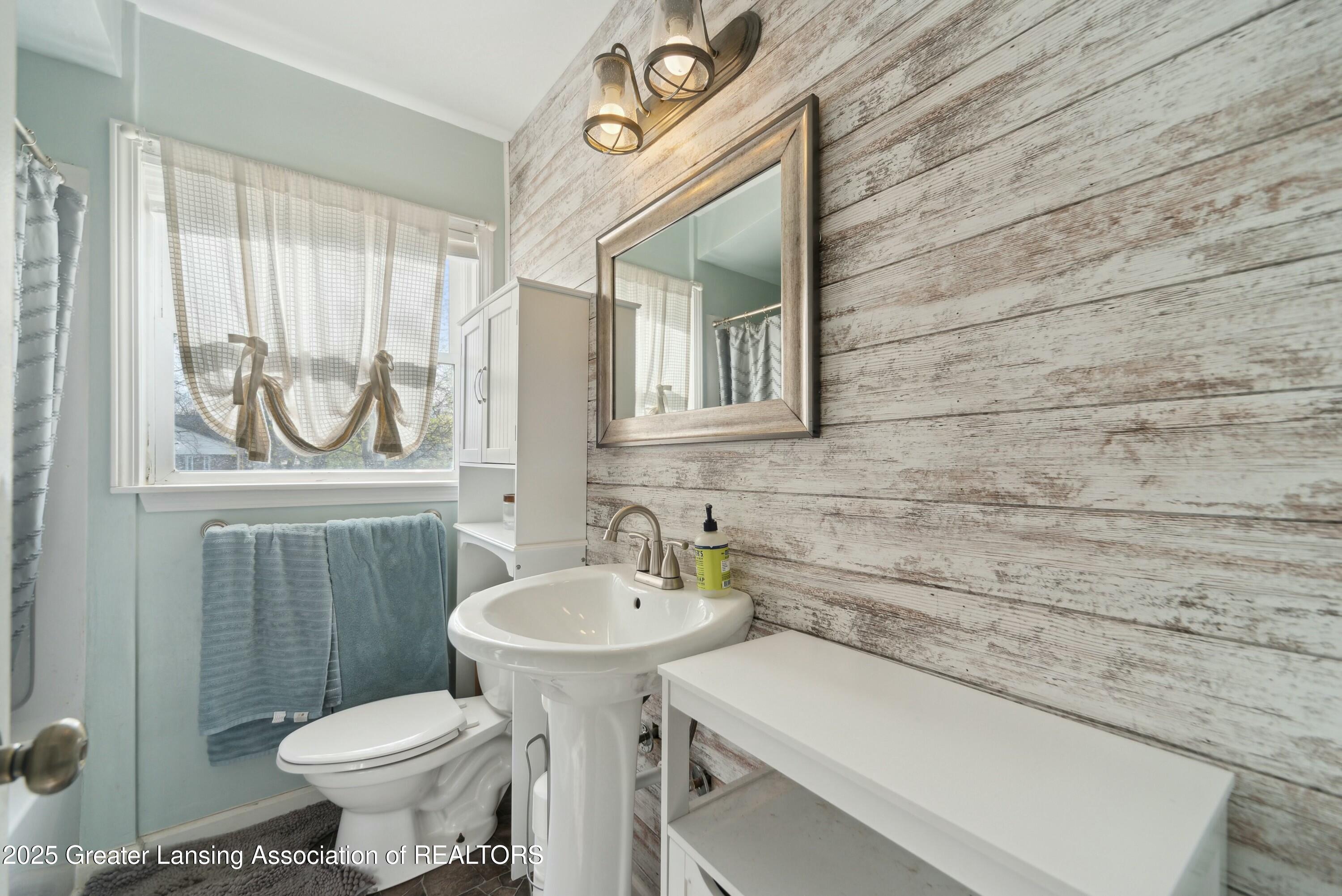 2103 Barstow Road Lansing, MI 48906 - Photo 15 of 35 tempImageWQWKaM
