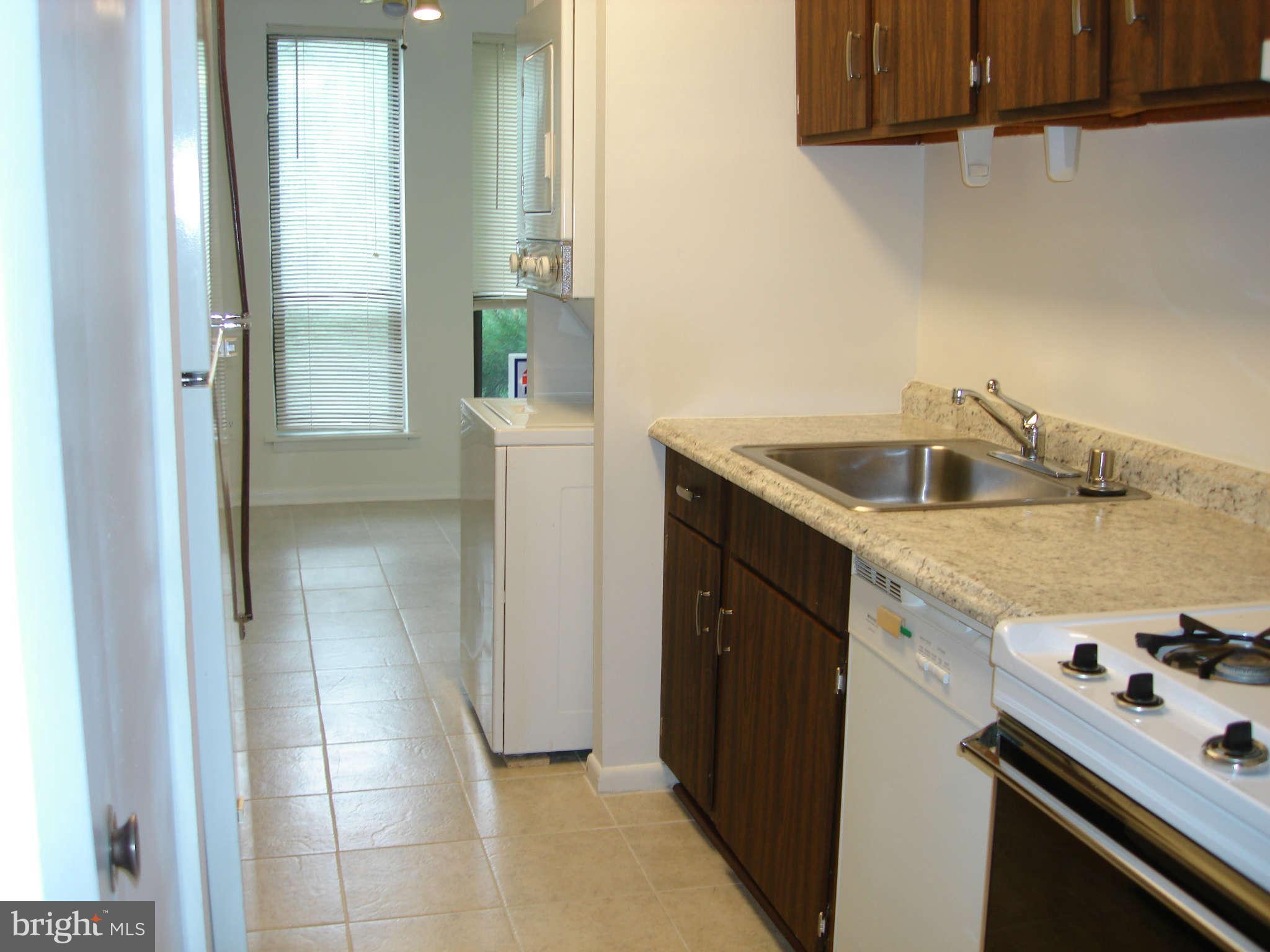 11204 Chestnut Grove Square, Unit 207 Reston, VA 20190 - Photo 16 of 30 Kitchen