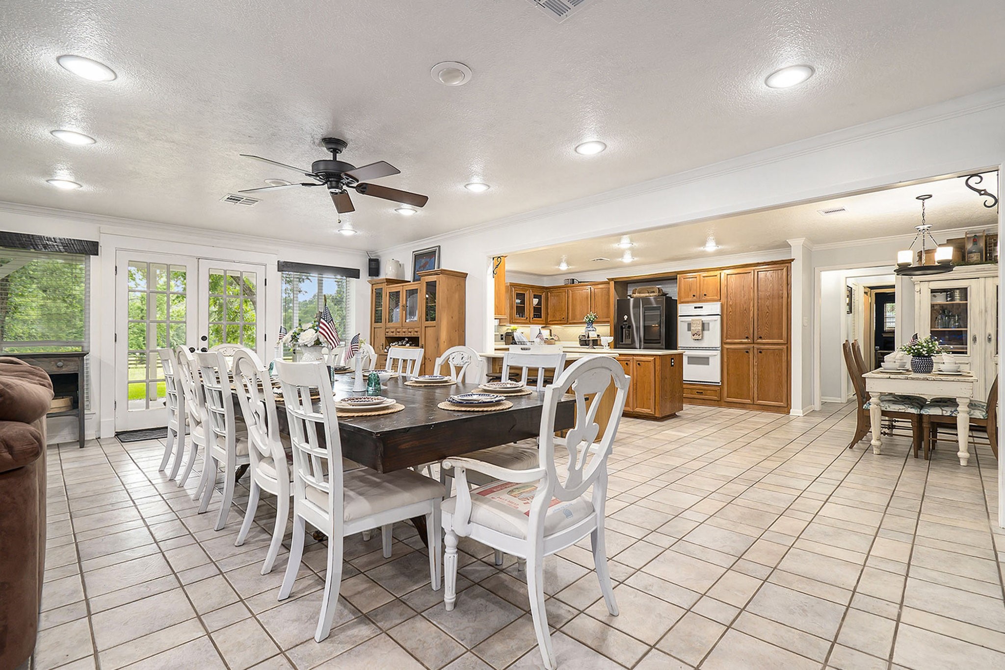 7363 County Line Road Willis, TX 77378 - Photo 8 of 34 Spacious open-plan living and dining area, perfect for entertaining and family gatherings.