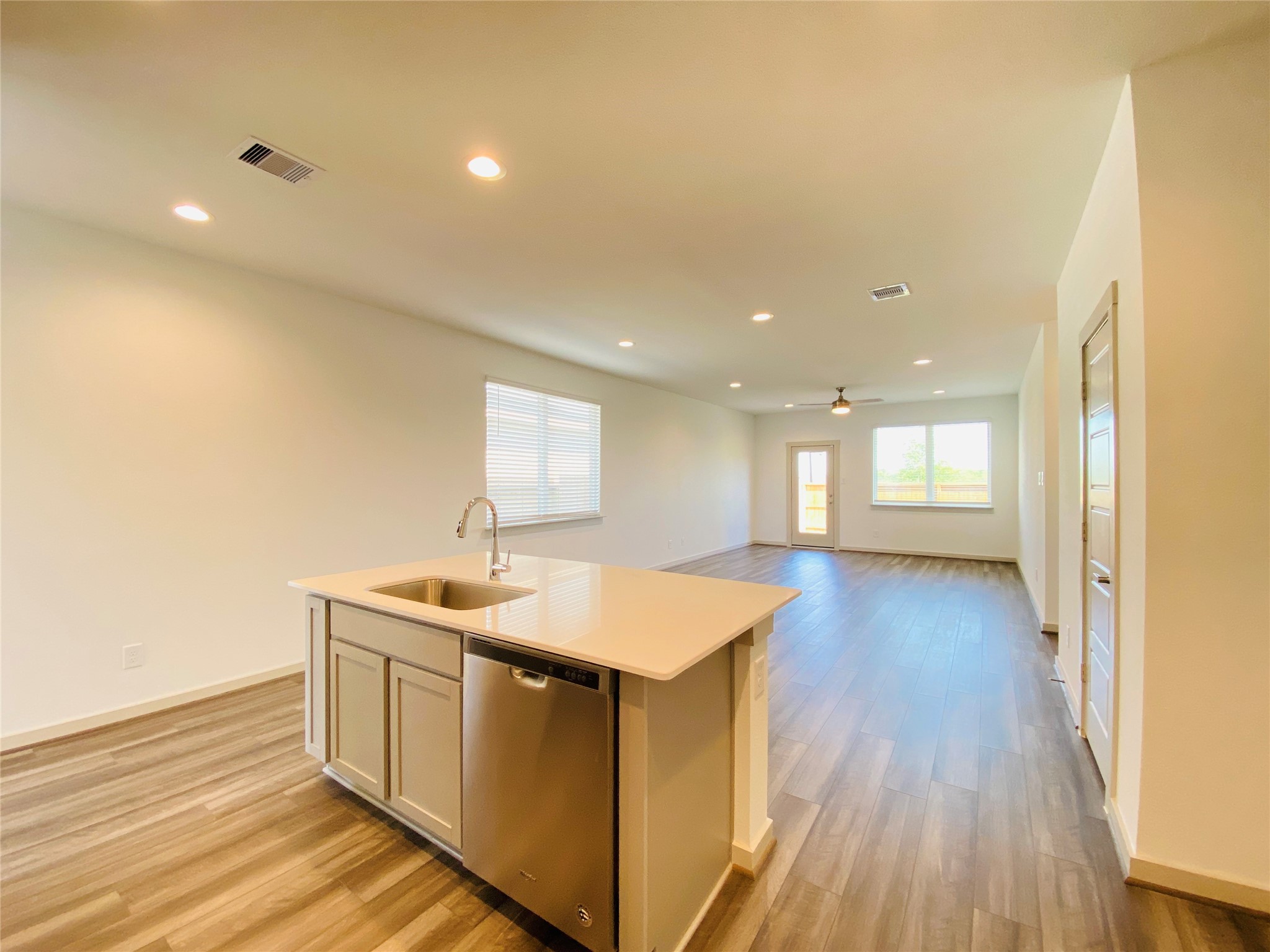 2811 White Summit Court Houston, TX 77047 - Photo 7 of 17