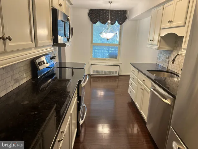 $485,000 | 41 Conshohocken State Road, Unit 109, Bala Cynwyd, PA 19004