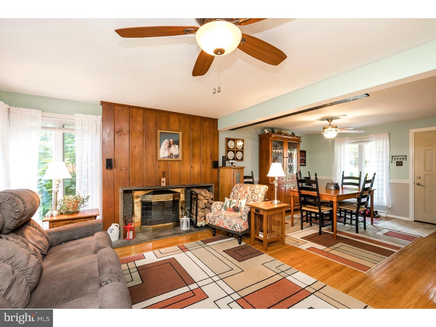699 D Llewelyn Road Aston, PA 19014 - Photo 4 of 20 Living Room