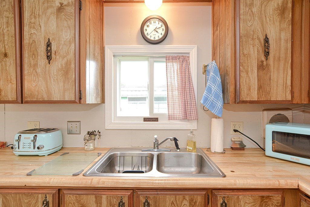 49 Holly Road Taunton, MA 02780 - Photo 13 of 41 Gallery Image 13