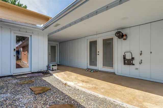 a view of a backyard with pathway