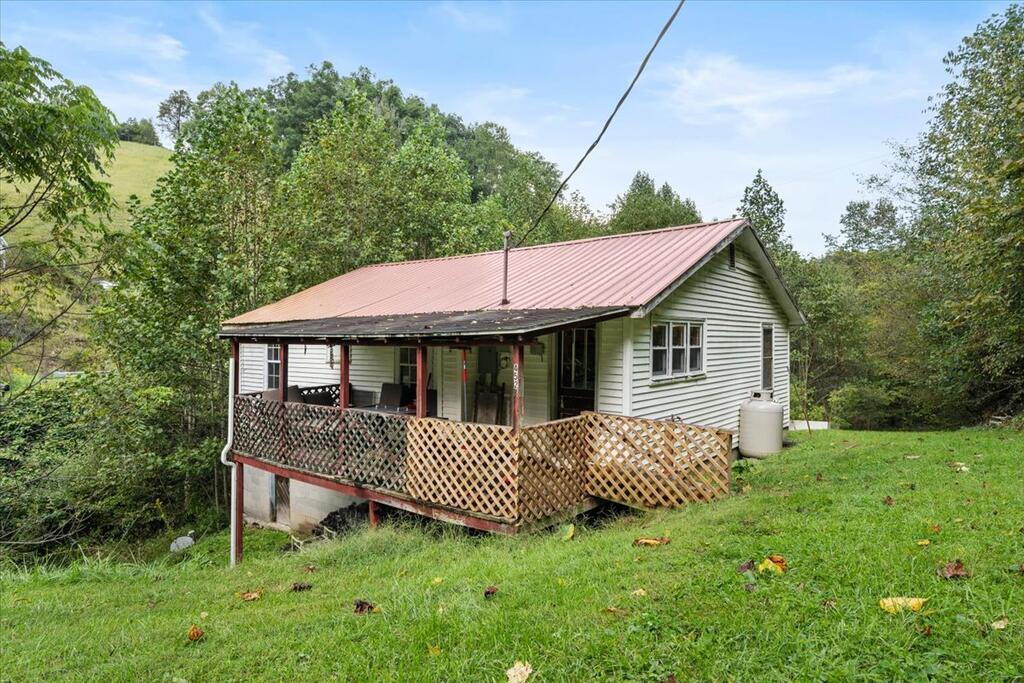 4528 Markham Road Coeburn, VA 24230 - Photo 4 of 26 Gallery Image 4