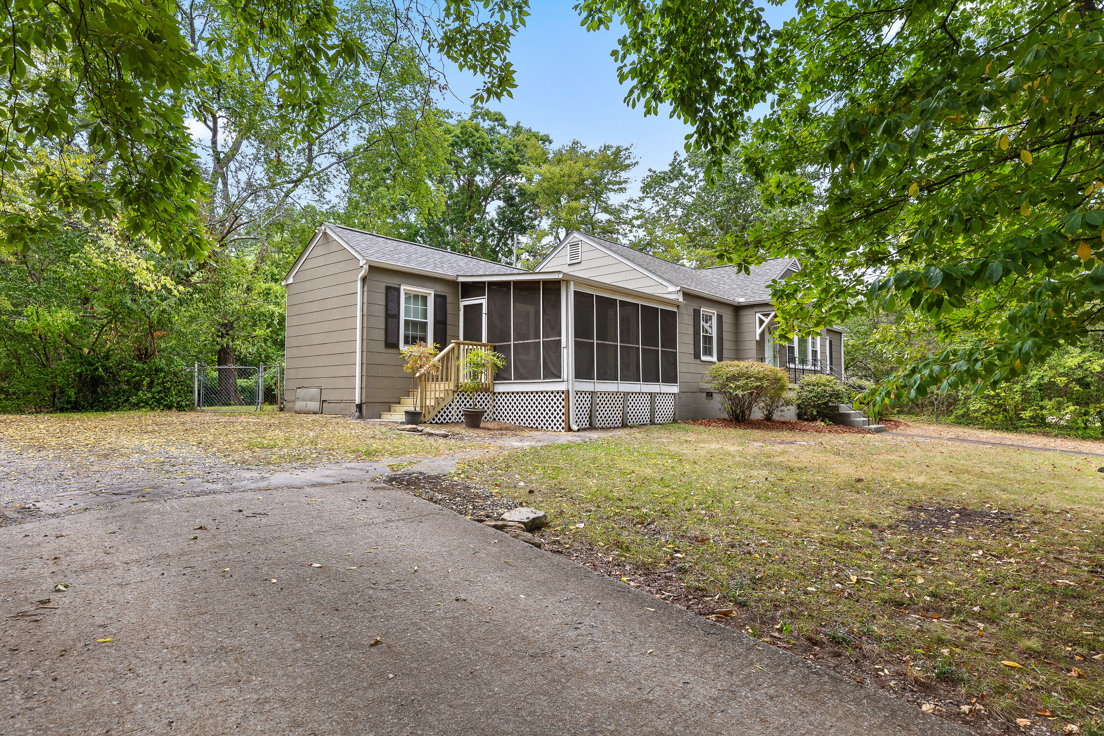 949 Signal Road Signal Mountain, TN 37377 - Photo 3 of 48 Signal-8