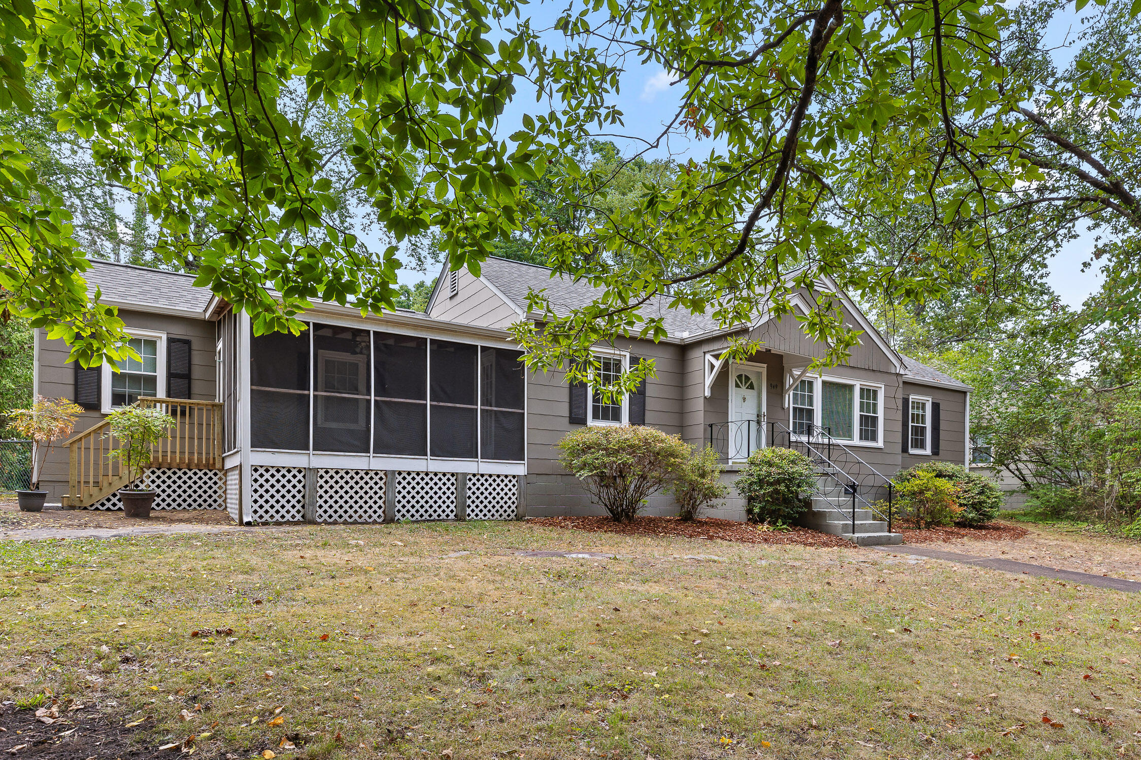 949 Signal Road Signal Mountain, TN 37377 - Photo 4 of 48 Signal-6