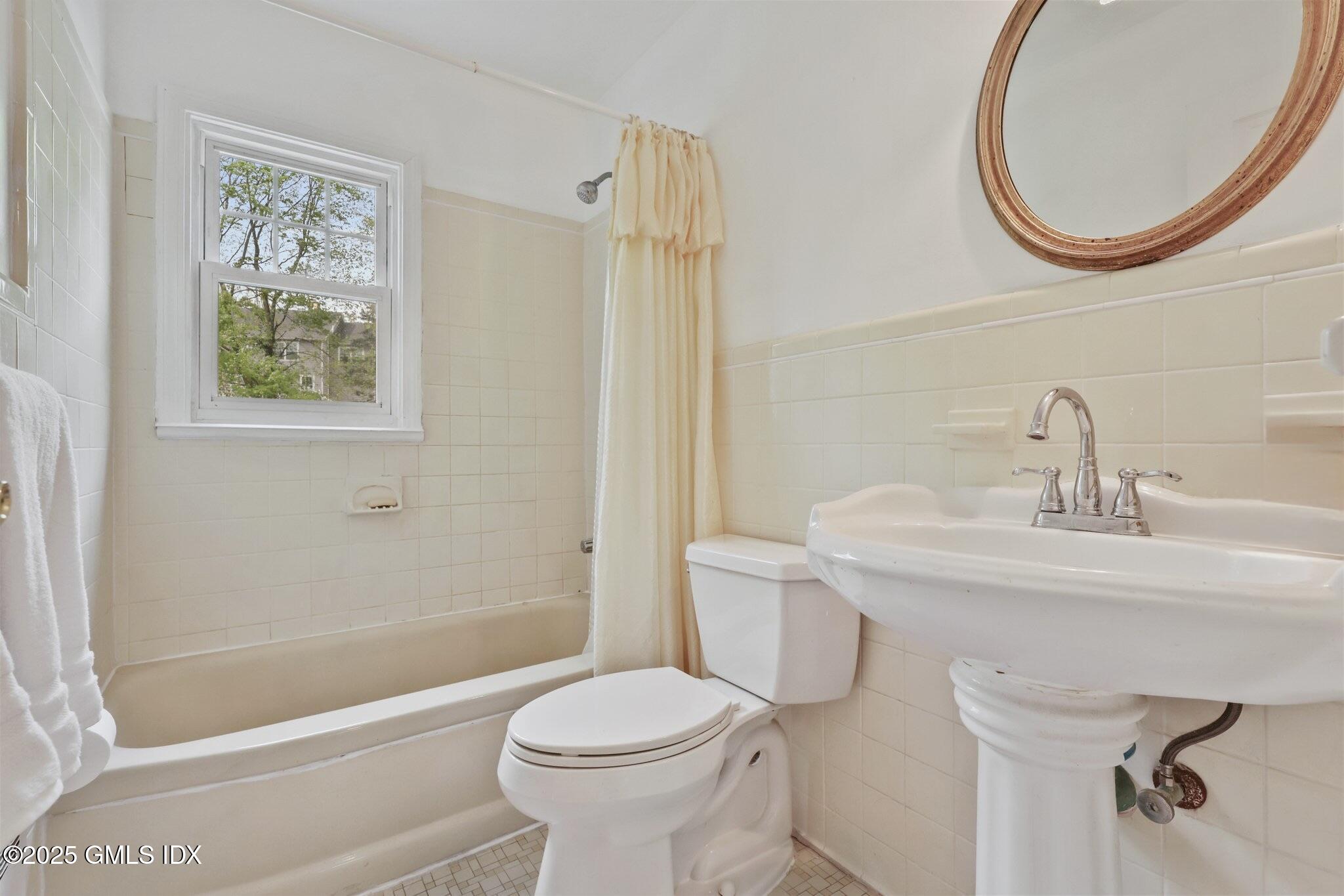 18 Mary Lane Riverside, CT 06878 - Photo 8 of 16 Bathroom 2nd Floor