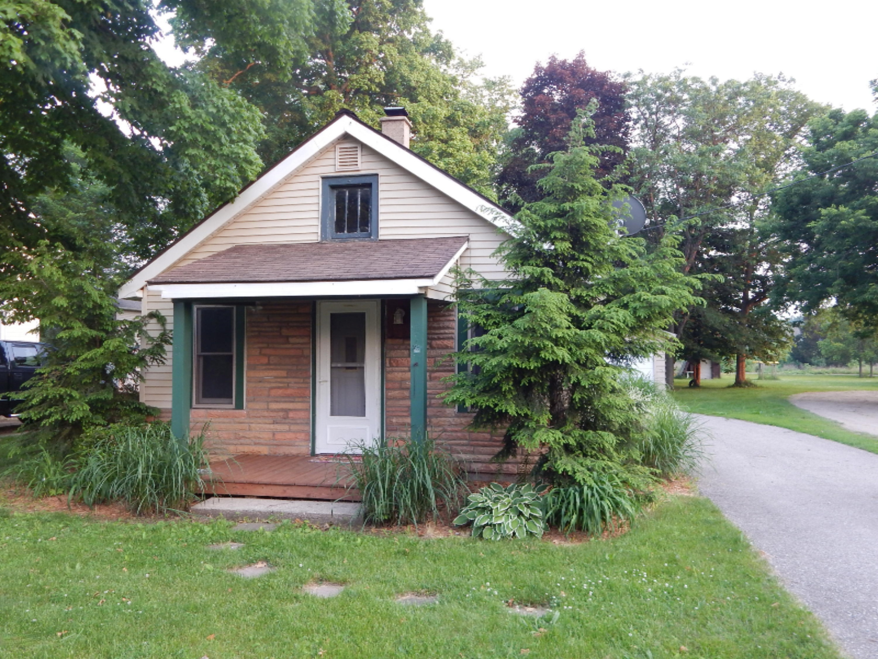960 Bowes Road Lowell, MI 49331 - Photo 1 of 16 DSCN2284