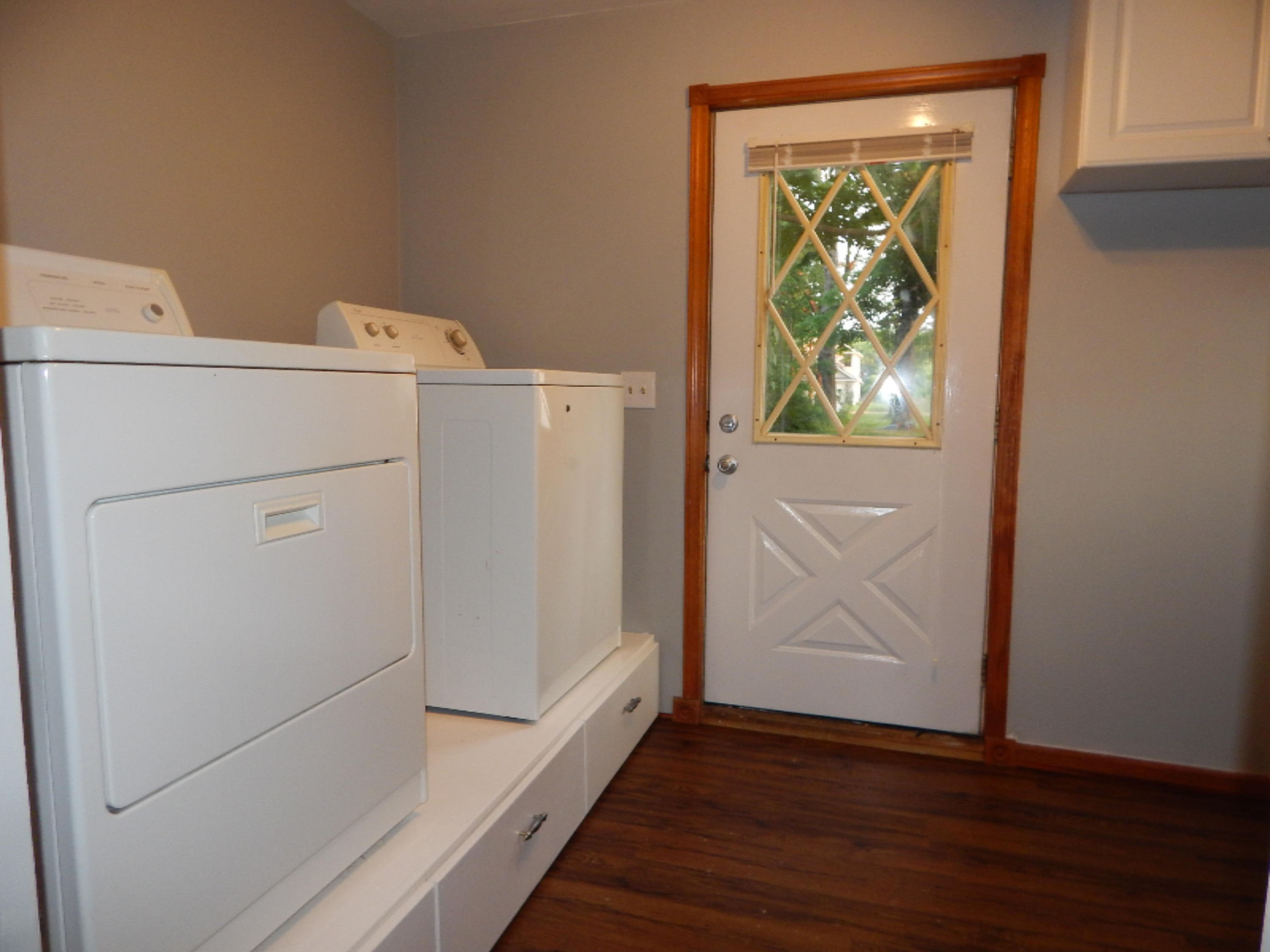 960 Bowes Road Lowell, MI 49331 - Photo 5 of 16 laundry/mud room