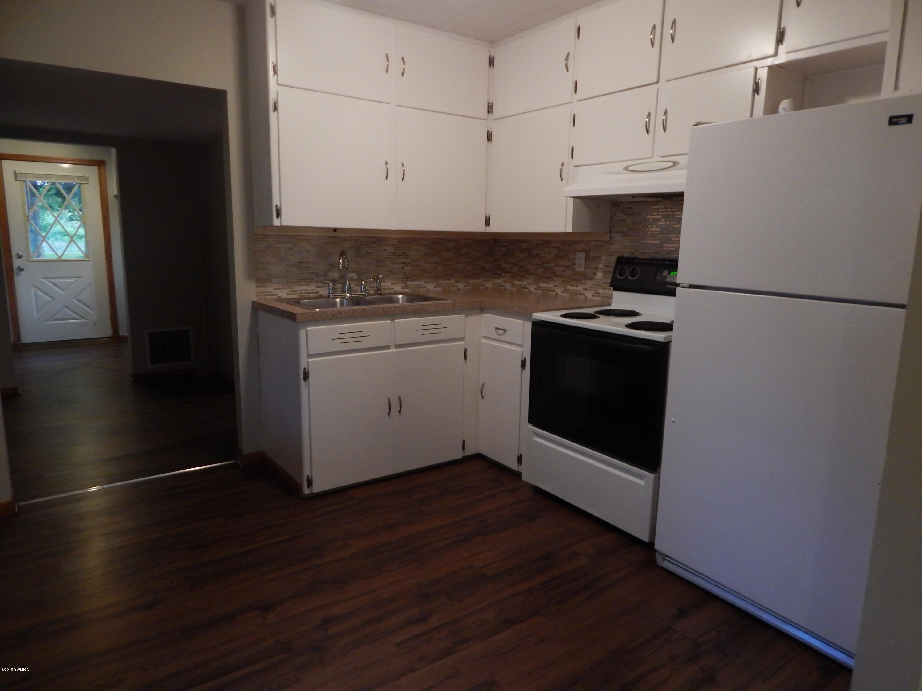 960 Bowes Road Lowell, MI 49331 - Photo 8 of 16 kitchen
