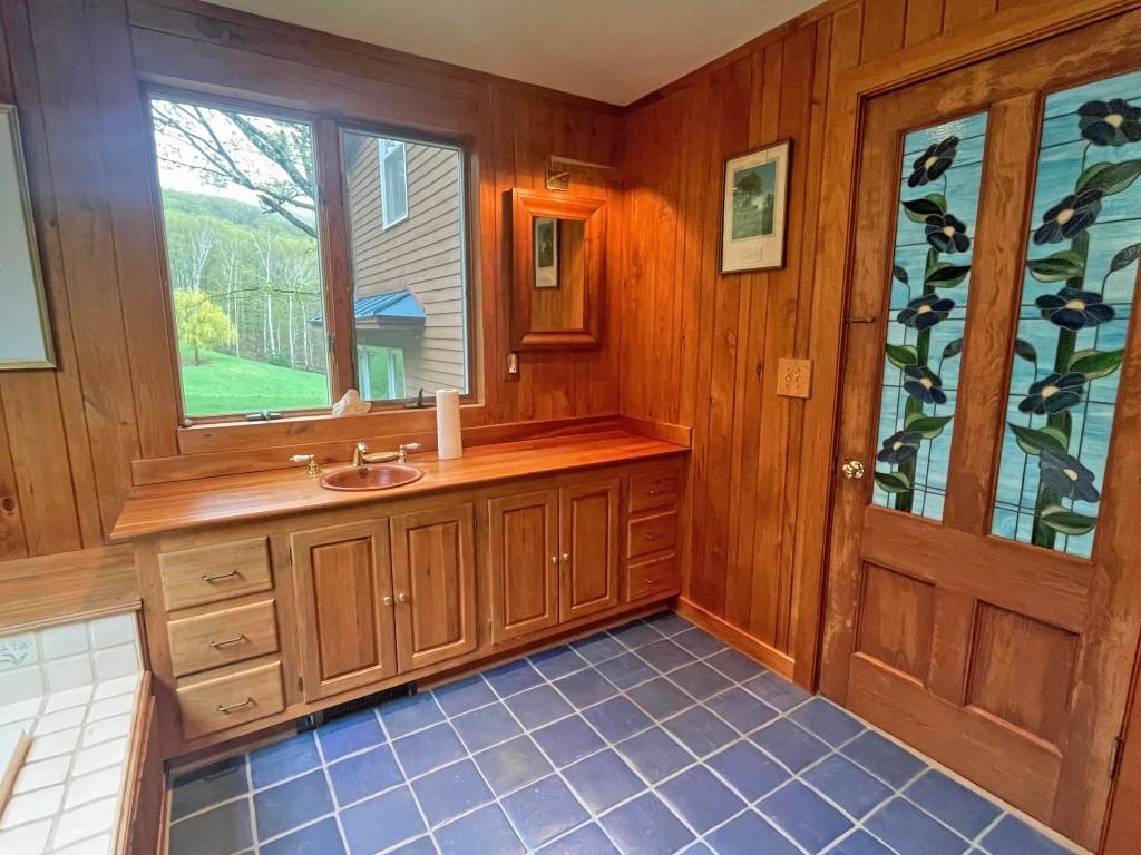 1605 Kingdom Road Vershire, VT 05079 - Photo 12 of 36