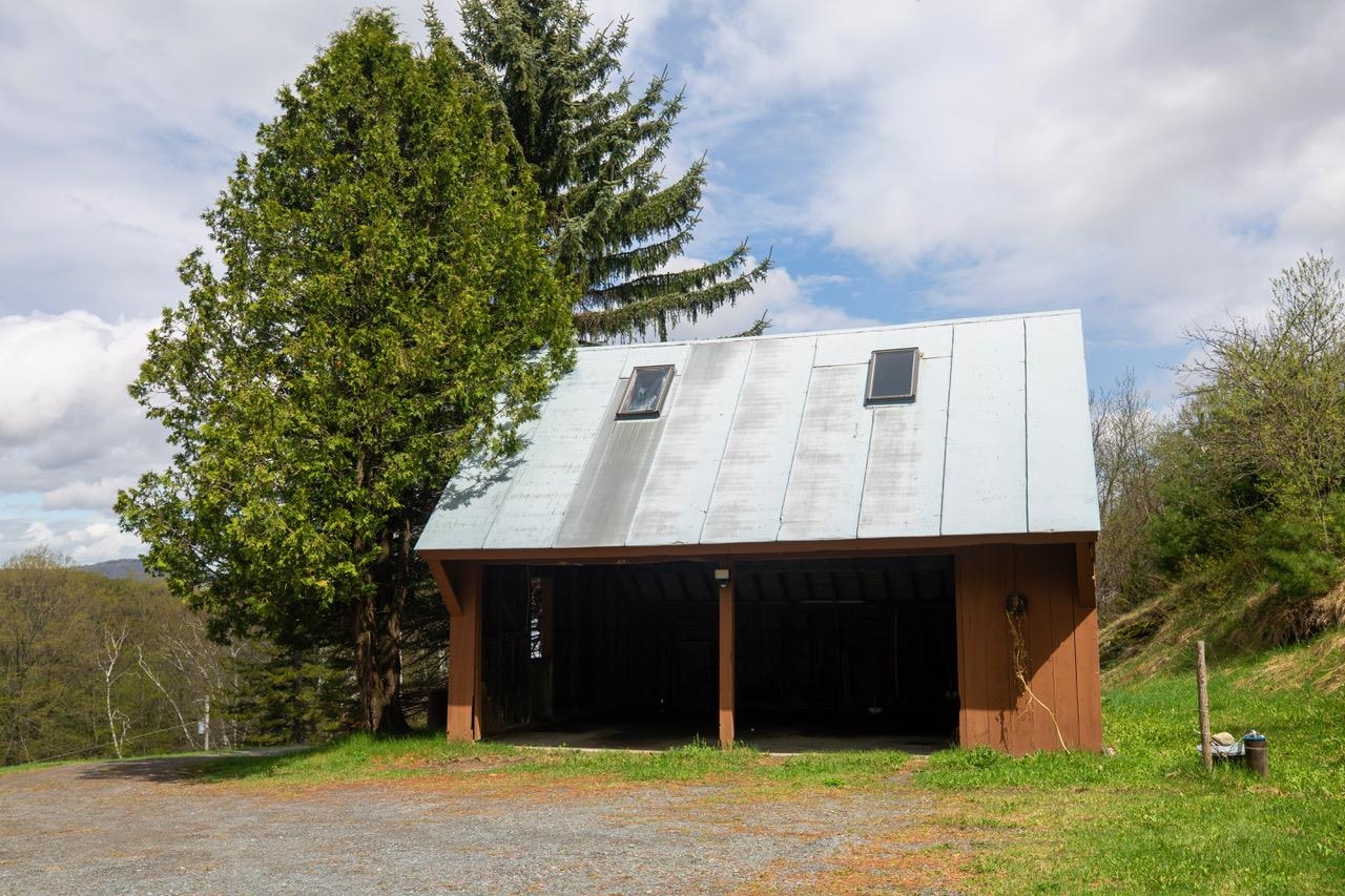 1605 Kingdom Road Vershire, VT 05079 - Photo 29 of 36