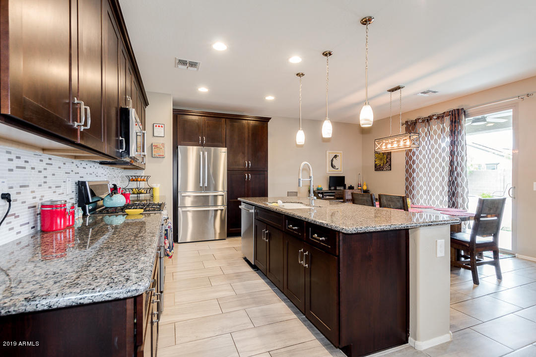 12028 West Rowel Road Peoria, AZ 85383 - Photo 11 of 37 11-Rowel