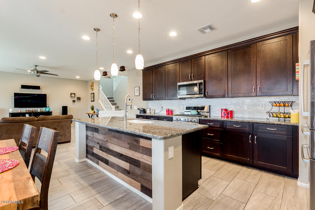 12028 West Rowel Road Peoria, AZ 85383 - Photo 12 of 37 12-Rowel