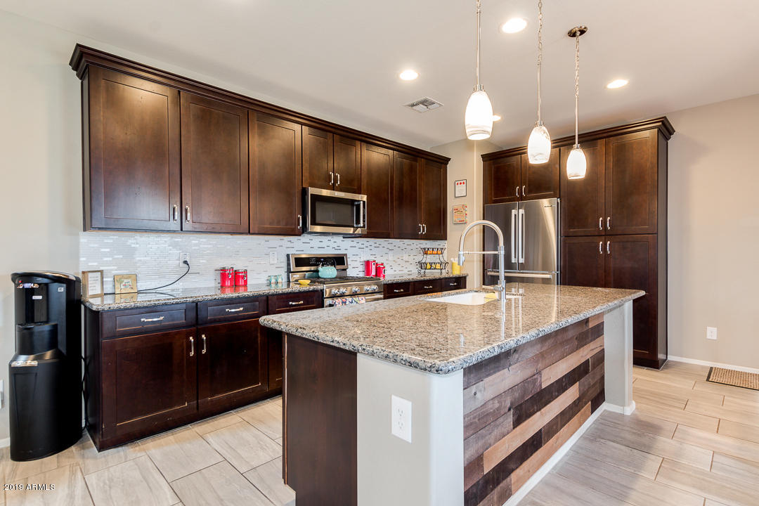12028 West Rowel Road Peoria, AZ 85383 - Photo 13 of 37 13-Rowel